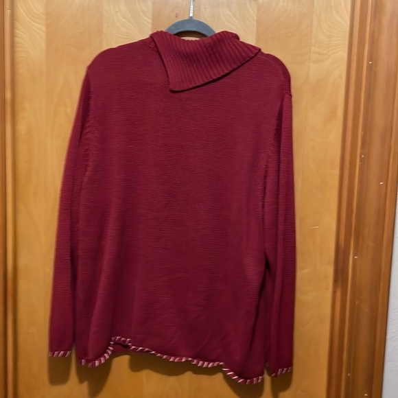 Woman’s sweater.                   201 - Picture 6 of 6